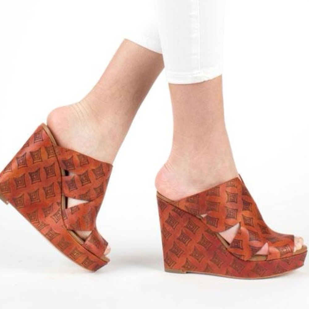 Eight Fifteen Leather Selene Wedge Sandal